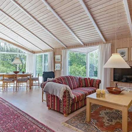 6 Person In Laeso-by Traum